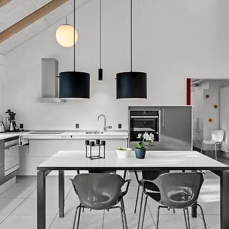 2 Bedroom Lovely In