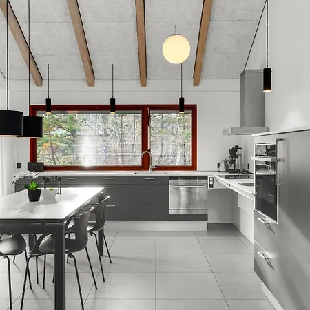 2 Bedroom Lovely In
